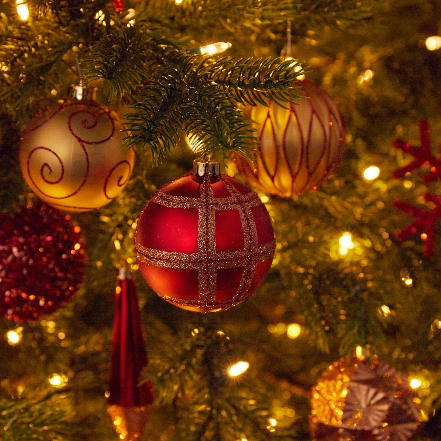 Holiday Shatterproof, 52 Count Christmas Tree Ornament Box Set, 80mm To 150mm With Reusable Tray 16 Holiday Shatterproof, 52 Count Christmas Tree Ornament Box Set, 80mm To 150mm With Reusable Tray - Image 16