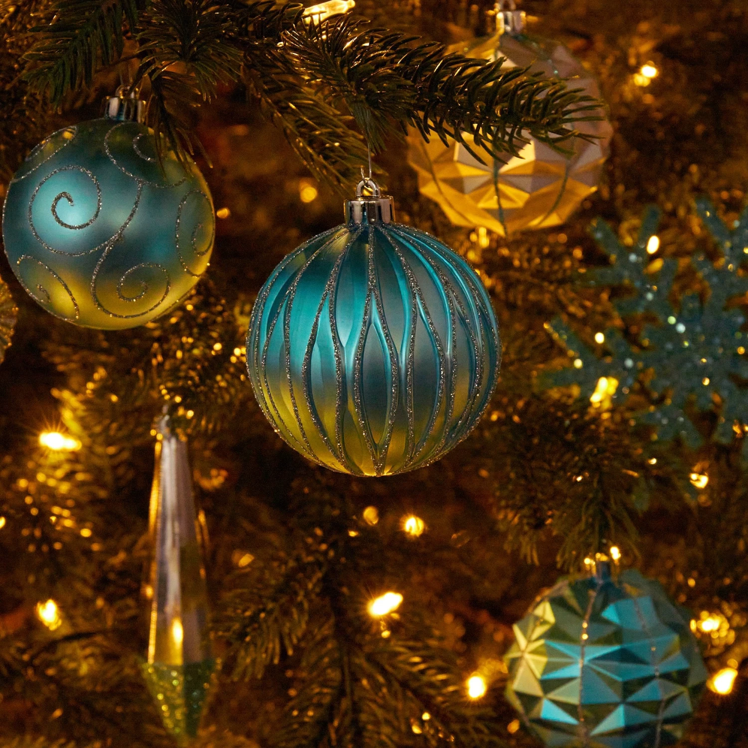 Holiday Shatterproof, 52 Count Christmas Tree Ornament Box Set, 80mm To 150mm With Reusable Tray 7 Holiday Shatterproof, 52 Count Christmas Tree Ornament Box Set, 80mm To 150mm With Reusable Tray - Image 7